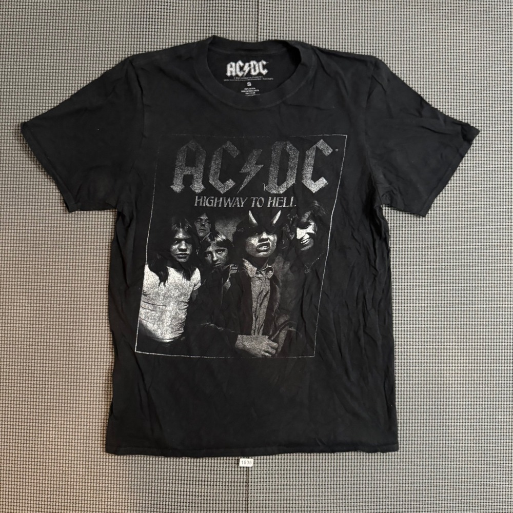 ACDC Highway to Hell Graphic T-Shirt Black Small Rock Band Tee 2022 RN 117508